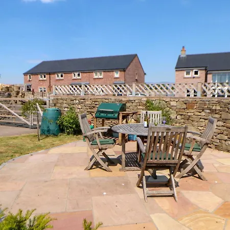 Larch House פנרית'