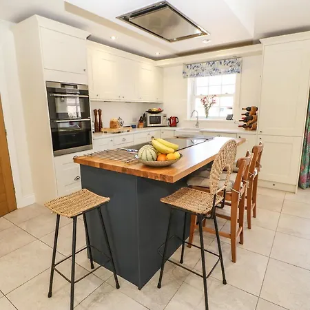 בית נופש Larch House פנרית'