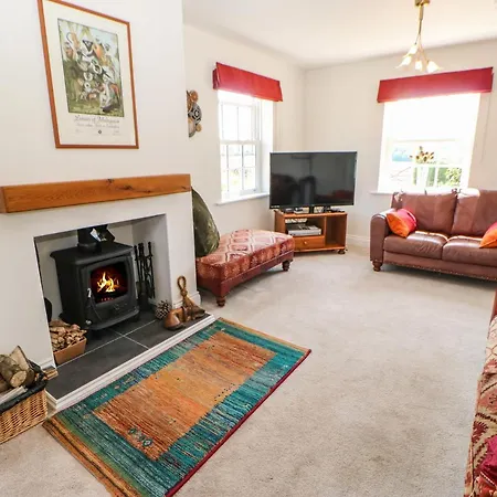 בית נופש Larch House פנרית'