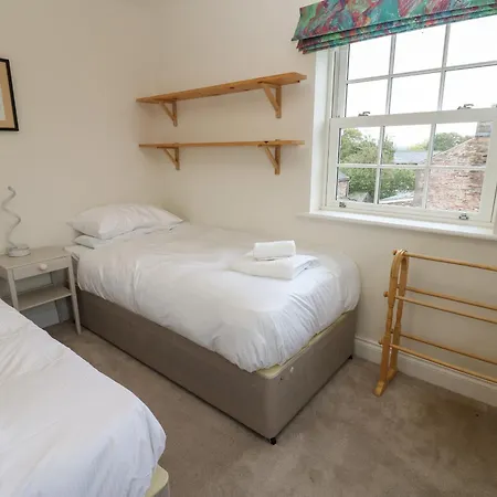 Larch House بيت للعطل