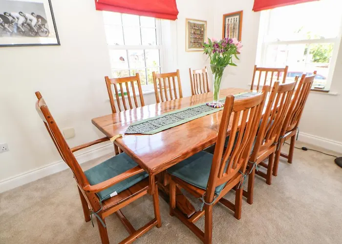 Larch House * بنريث