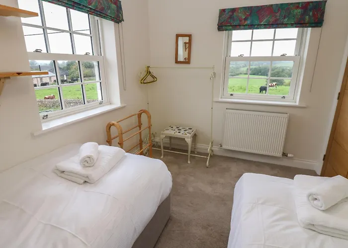 Larch House * بنريث